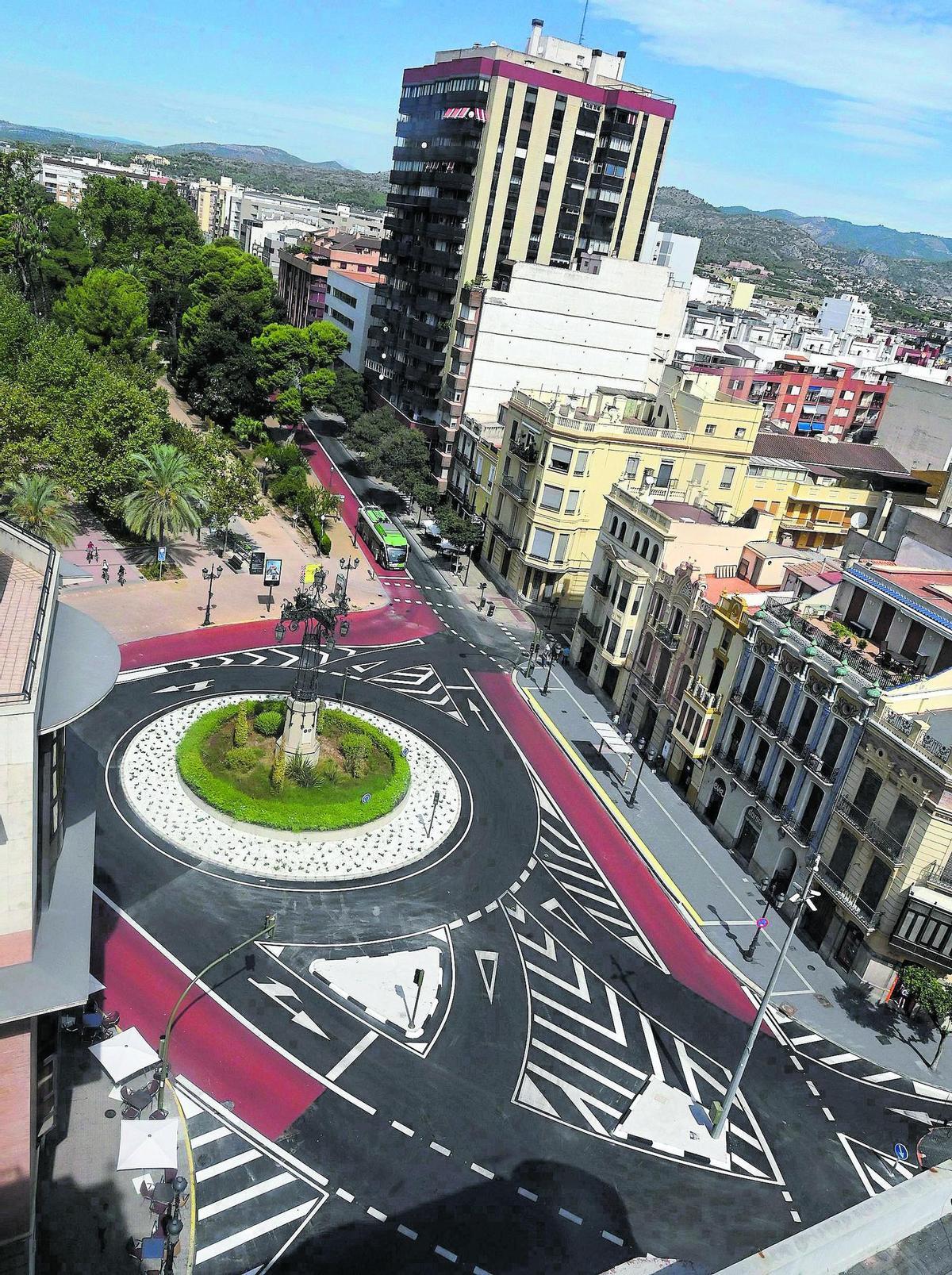 Vista aérea de Castelló, la capital, con la plaza de la Independencia, el parque Ribalta y la ronda
