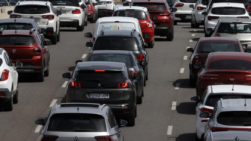 Domingos sin coche, teletrabajo y otras 8 medidas para aliviar el tráfico en Canarias