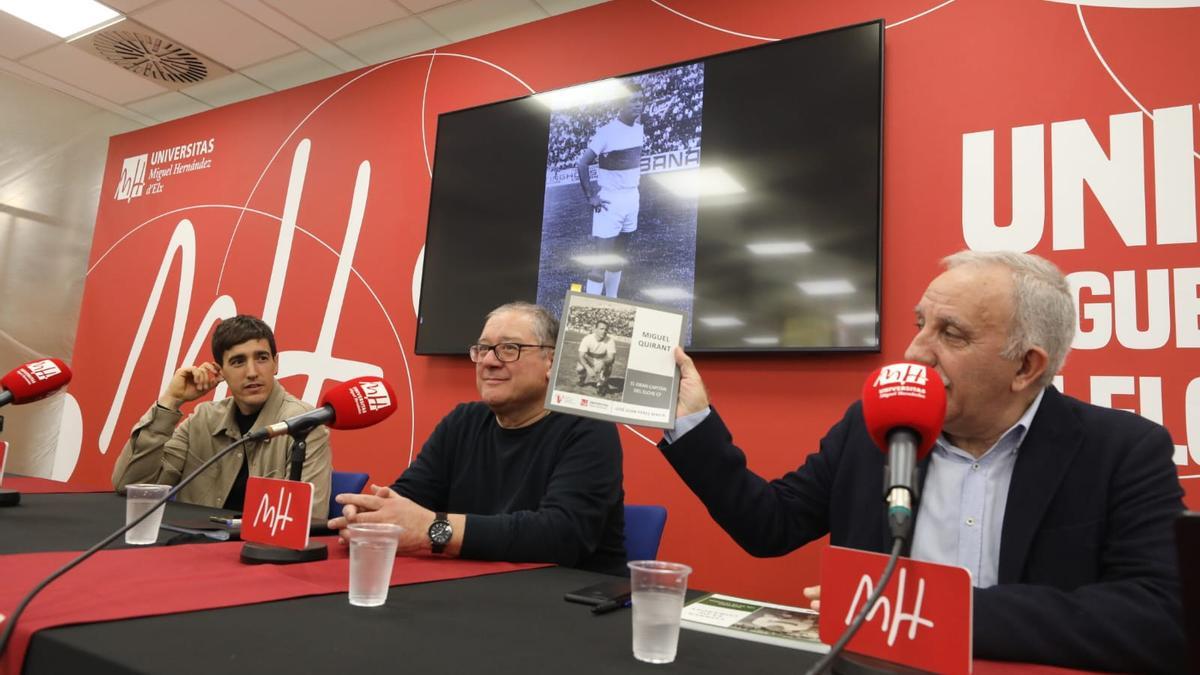 Un momento de la presentación del libro sobre Juan Ángel Romero, escrito por su hijo, el periodista Juan Carlos Romero
