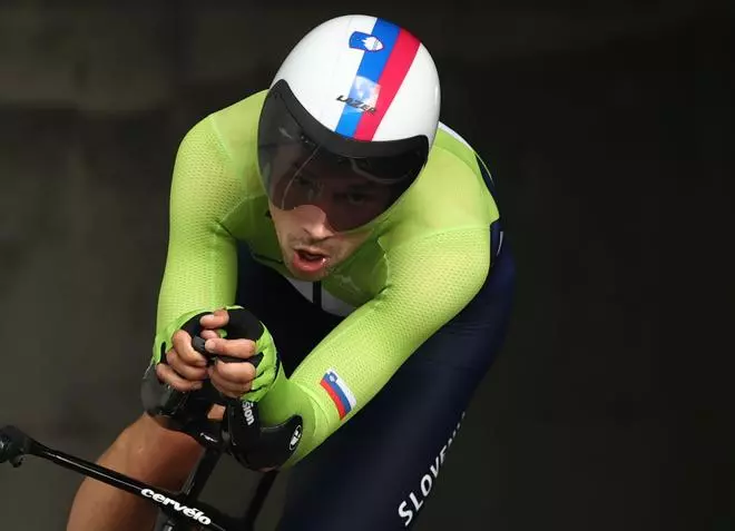 Roglic logra el oro en contrarreloj y Ion Izagirre se retira por lesión