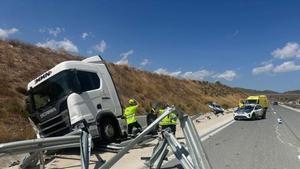 El primer estiu de les balises V16 se salda amb tres atropellaments mortals a la carretera més que l’any passat