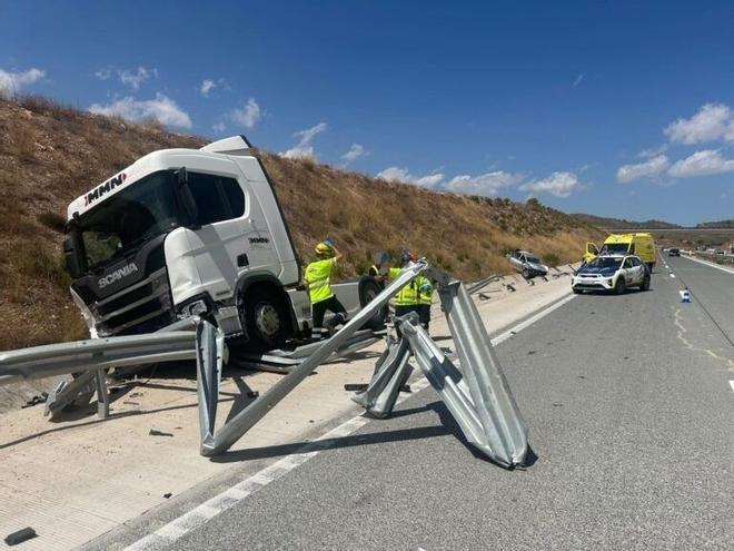 El primer verano de las balizas V-6 se salda con tres atropellos mortales más en carretera que el año pasado