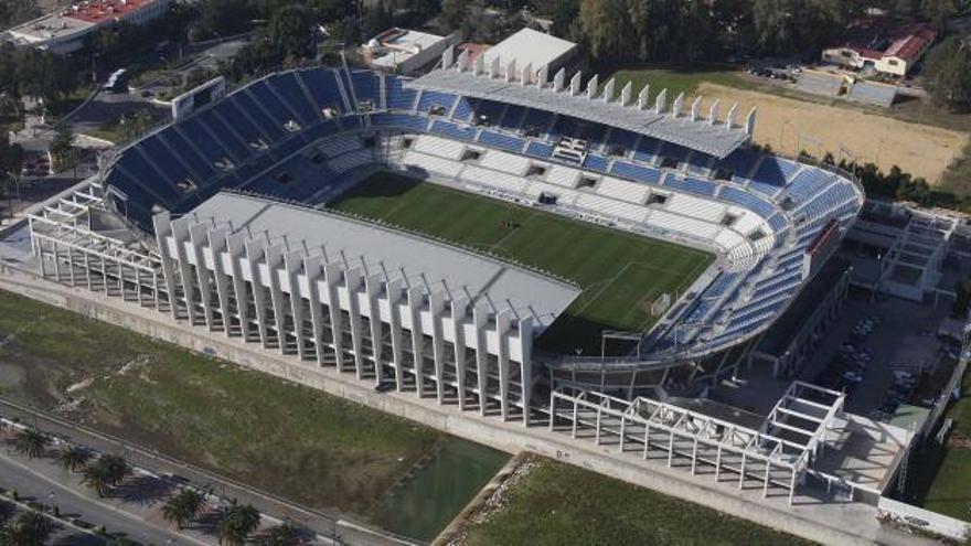 Vista aérea del estadio de La Rosaleda, que deberá estar operativo mientras no se construya otro donde pueda jugar el Málaga.