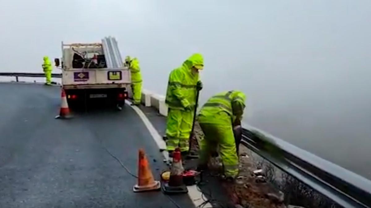 Reparan el quitamiedos de la carretera canaria en la que falleció una familia asturiana