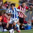 Take Kubo y Yuri Bechiche en un Real Sociedad-Athletic.