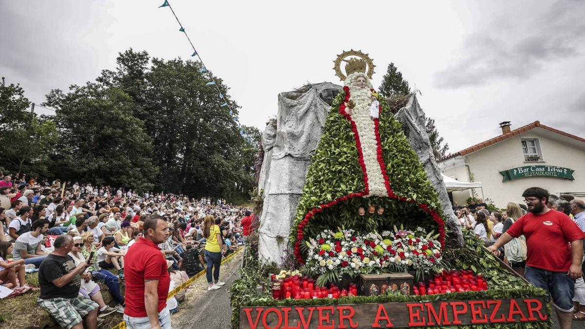 El desfile de carrozas de Valdesoto, en imágenes