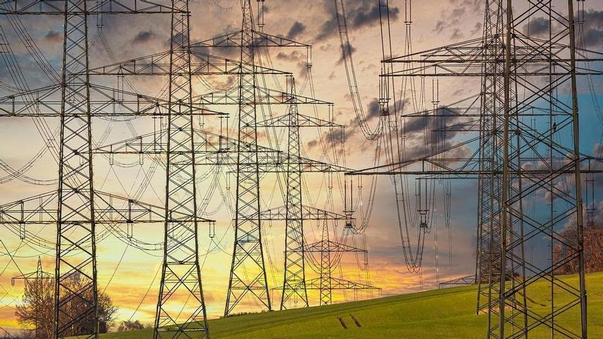 Andalucía reclama 544 millones al Gobierno para reforzar la red eléctrica