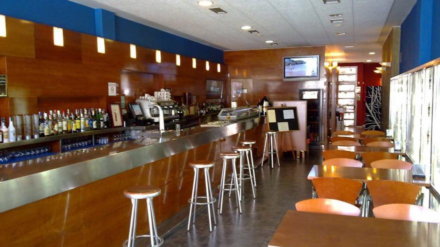 El interior del restaurante Nela. Desde la puerta del fondo se accede a la terraza exterior.