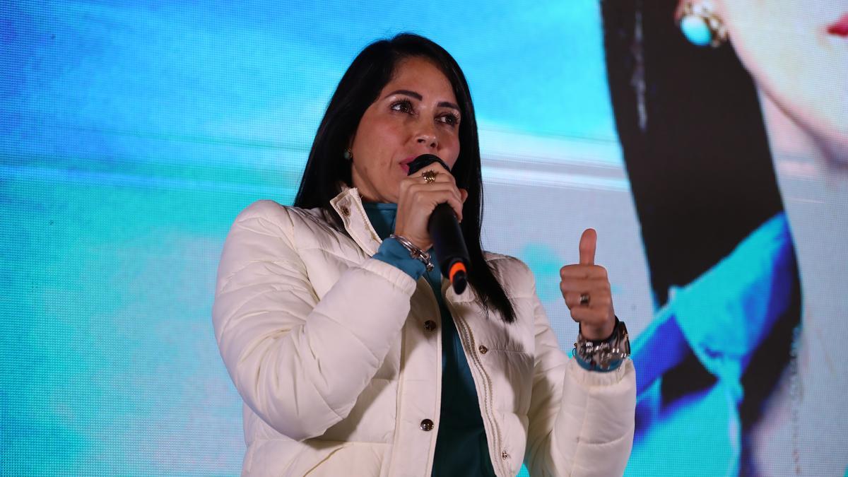 Luisa González, que lidera el escrutinio, pide unidad para sacar a Ecuador de la crisis