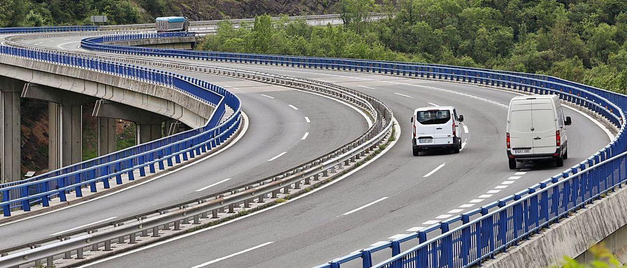 El viaducto de Campomanes (Lena), en la autopista del Huerna.