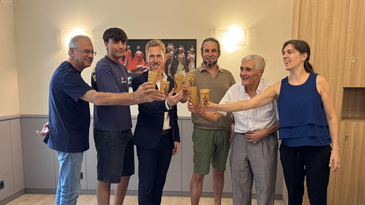 Presentació del disseny de got d'aquest any per a les Festes del Tura