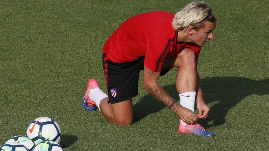 El jugador Antoine Griezmann en un entenament amb l&#039;Atlètic de Madrid