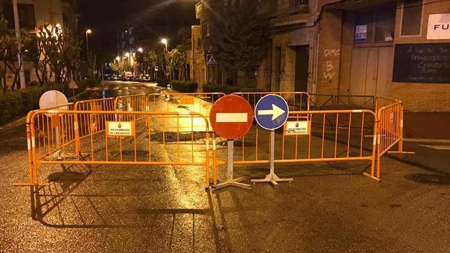 Hundimiento de la calzada en el Paseo de la Estación de Crevillent a causa de las lluvias