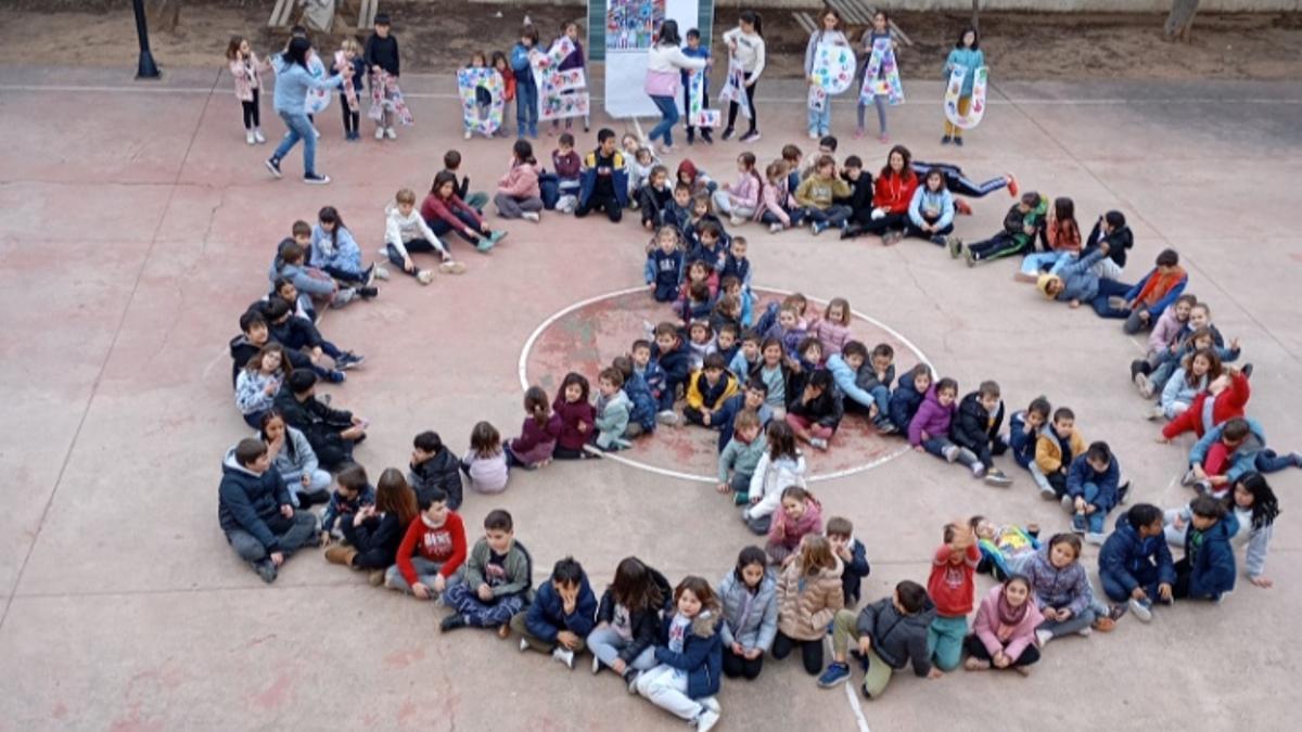 Celebración del Dia de la Pau en el colegio Santa Anna de Quartell.