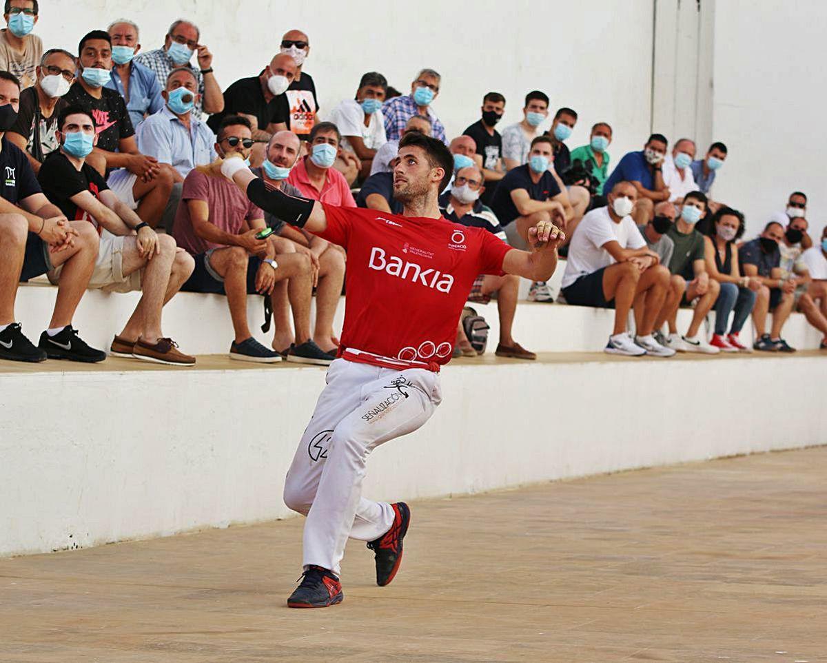 Benidorm o Vila-real lluiten hui per la Lliga