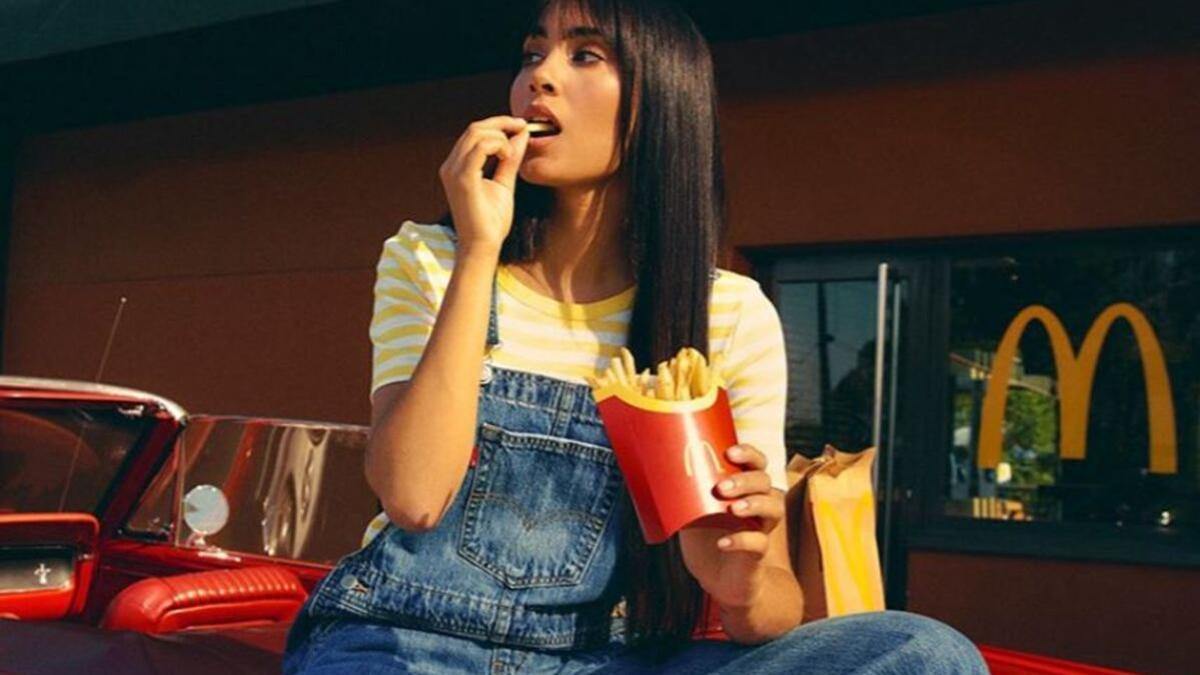 A sus 22 años, Aitana ha sido imagen de McDonald's con un menú excesivamente calórico