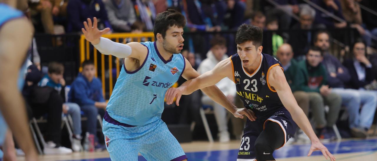 Marc Peñarroya, con el balón