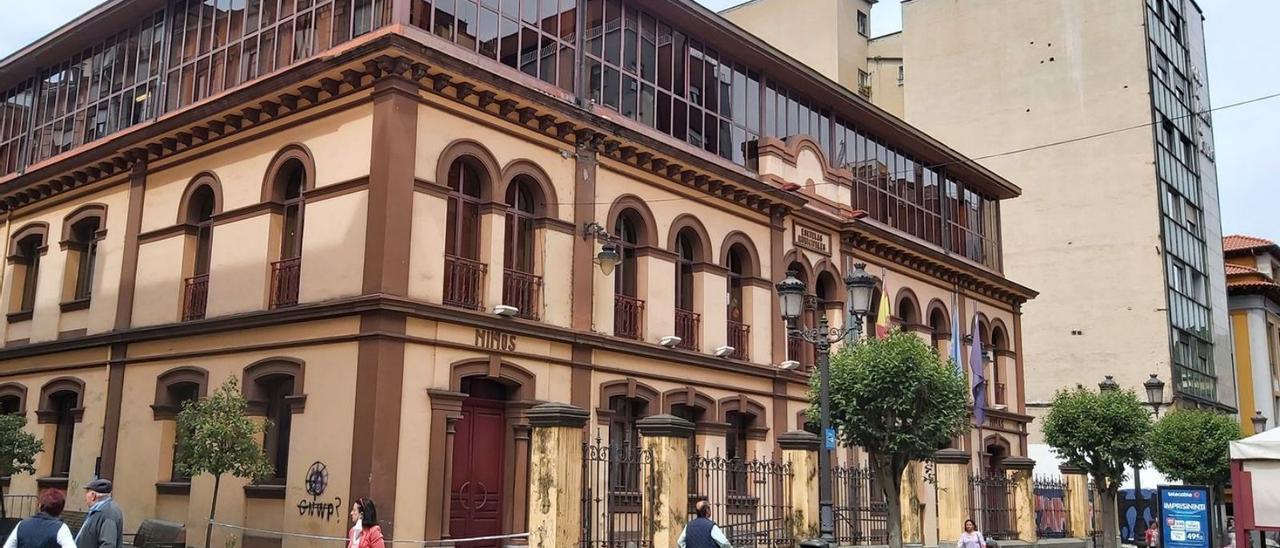 La Casa de Cultura «Escuelas Dorado» de Sama. | E. P.