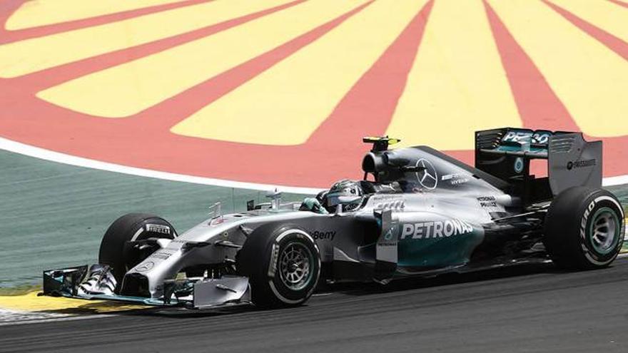 Rosberg gana en Interlagos pero Hamilton mantiene el control