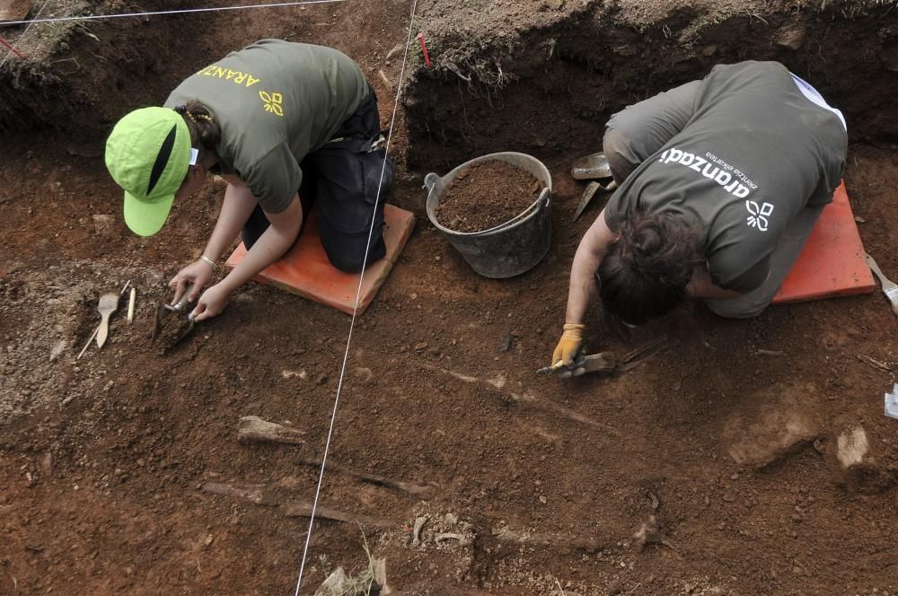 Excavación en la fosa de Parasimón