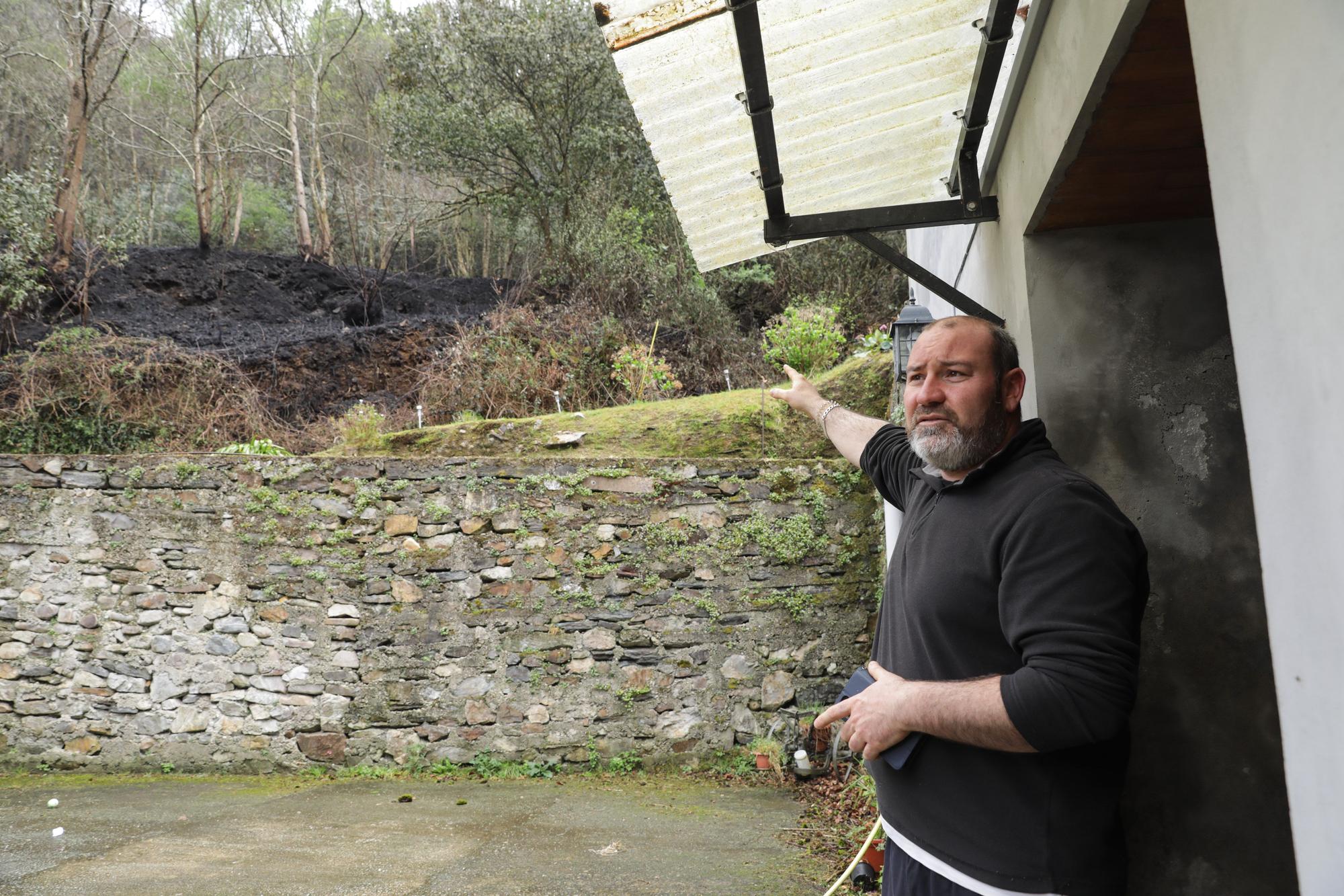 Trabajos de extinción de incendios en Valdés