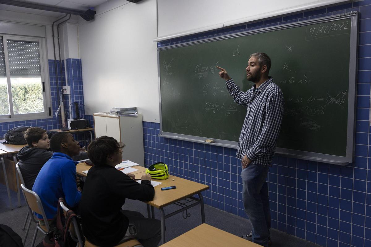 Valencia. Victor Gomez profesor de valenciá, reportaje sobre los problemas de muchos profesores con la Lomde