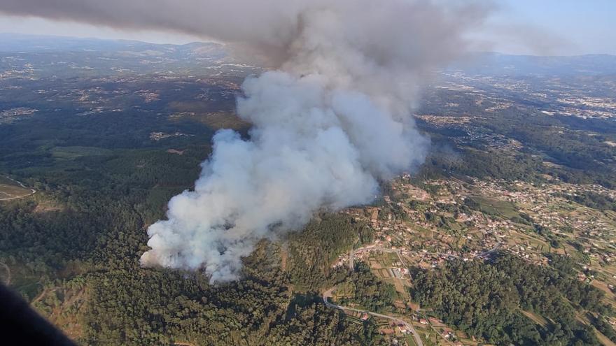 Estabilizados los incendios de Salceda y Viana do Bolo