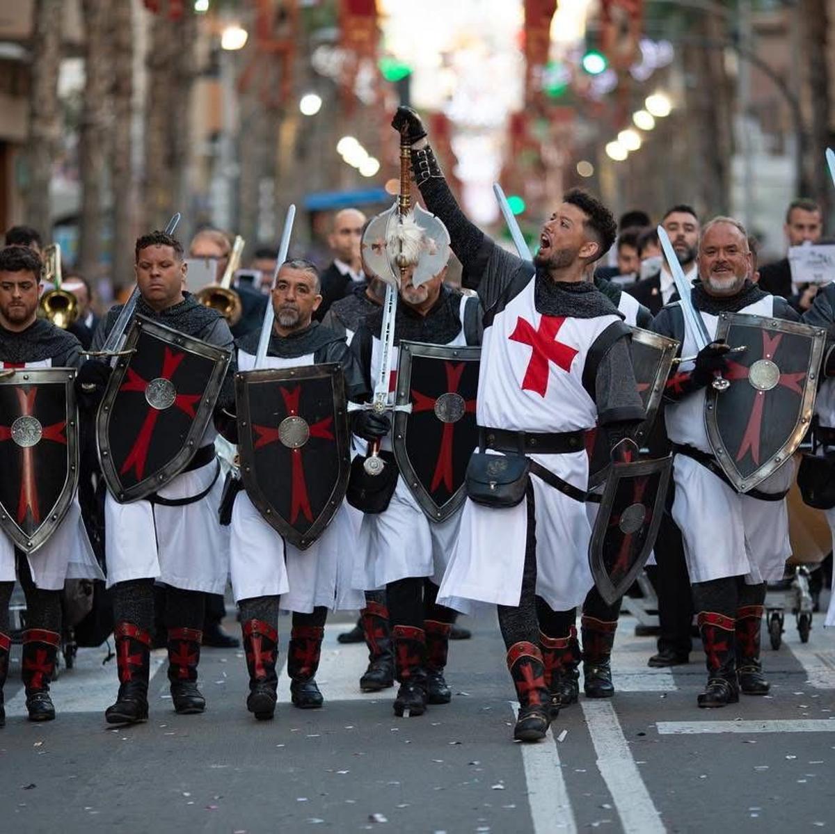 Imagen actual del traje de Caballeros Templarios