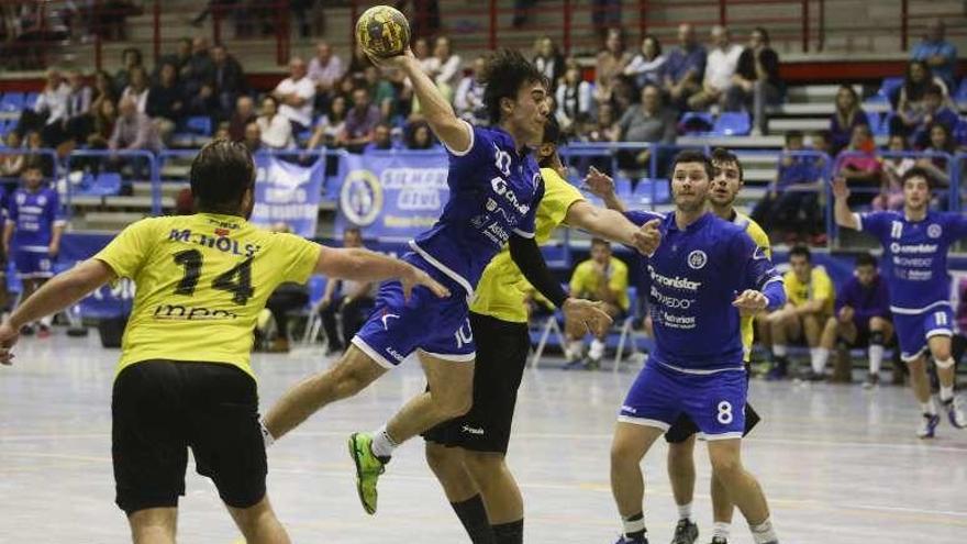 Una acción del partido que enfrentó al Cronistar con el Leganés.