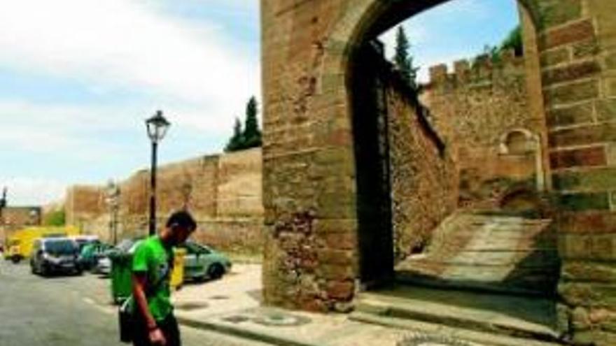 La rehabilitación de la Alcazaba se iniciará en el 2010, según Pereira