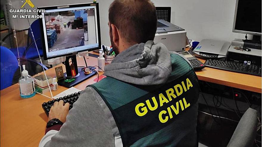 Un guardia civil en una imagen de archivo. | INFORMACIÓN