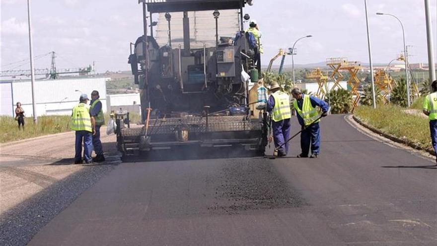 El ayuntamiento licita obras de mejora del asfaltado en una veintena de calles