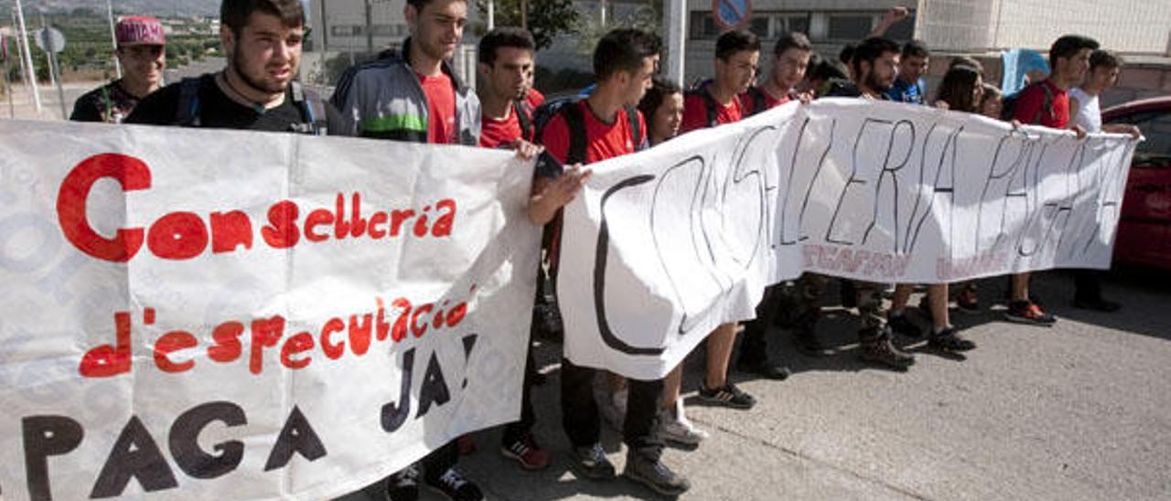 Alumnos del IES Vallada no pueden examinarse por impagos del Consell