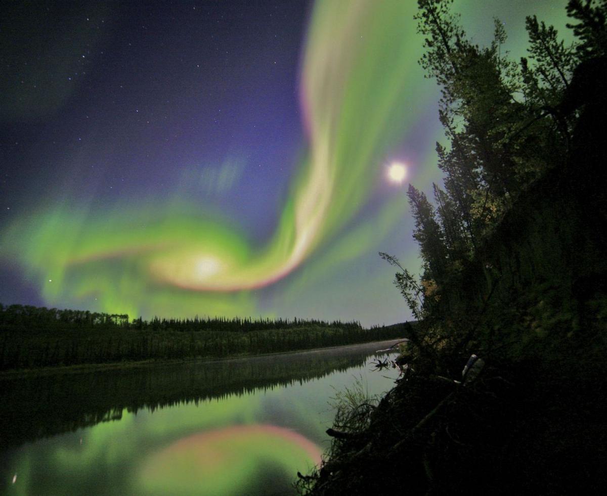 Aurora boreal causada por una tormentasolar en la localidad de Whitehorse, Yukón, Canadá, en 2012.  | // NASA