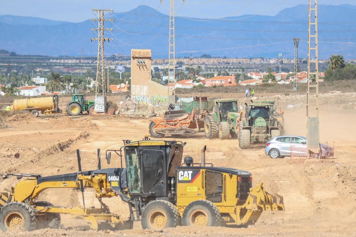 Obras de urbanización del secto 20 La Hoya, en el que estará ubicada la sede principal de TM