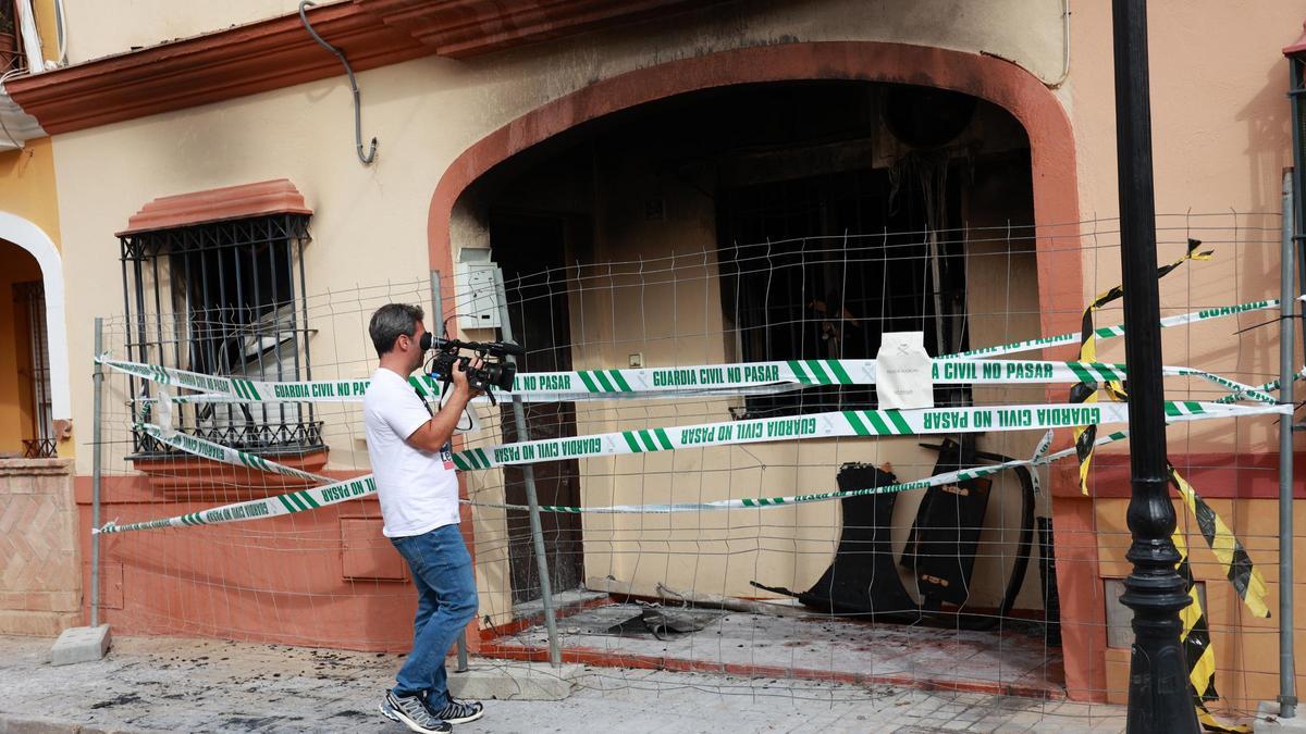 Imagen de la vivienda en la calle Fernando Martín en Guillena donde tuvo lugar el incendio.