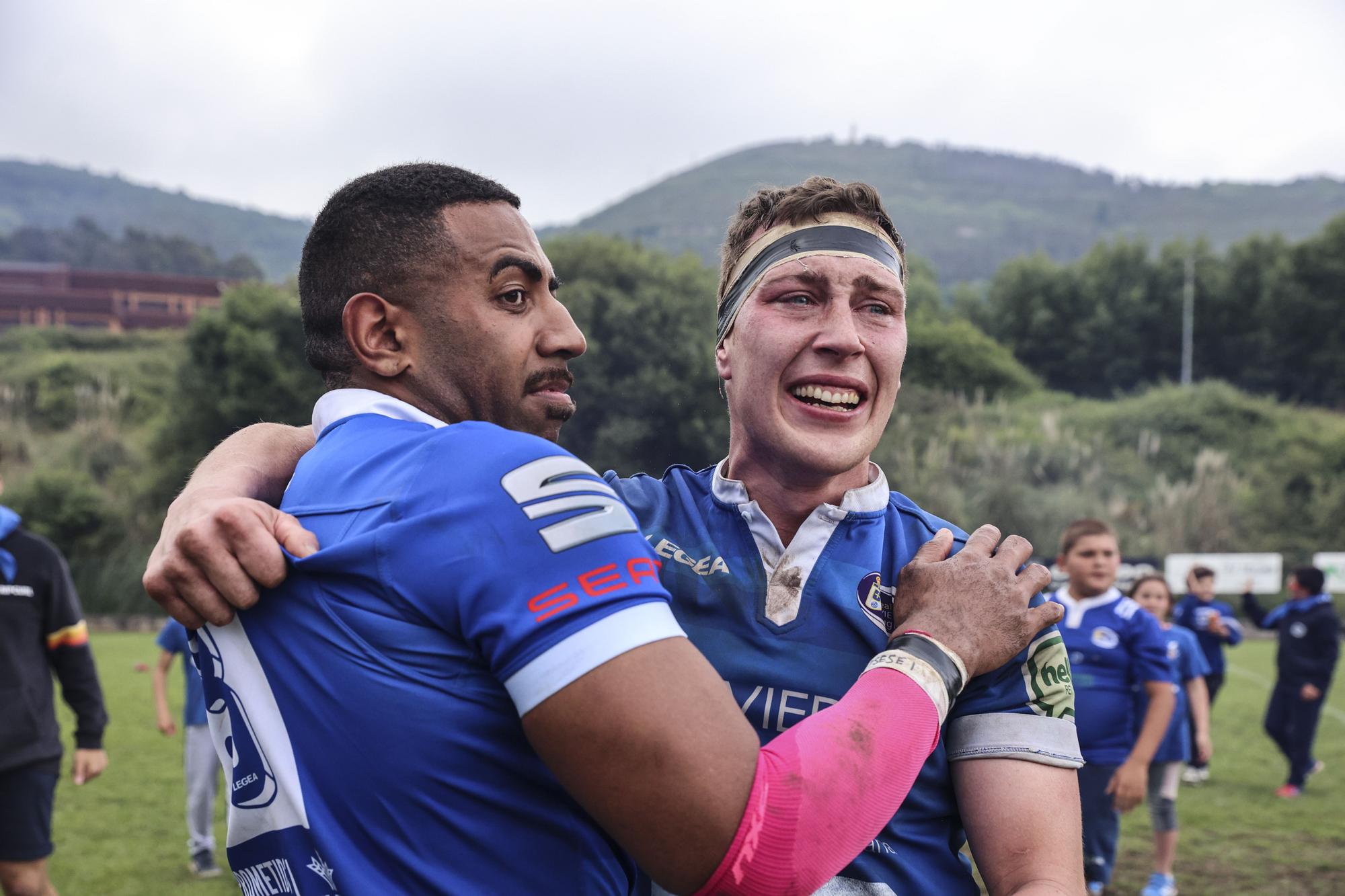 Fiesta del Real Oviedo Rugby tras ascender a División de Honor B