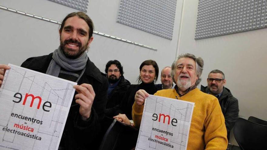 Por la izquierda, Alberto Bernal, Jorge Carrillo (jefe del departamento de Composición y Teoría de la Música Consmupa), Montserrat López, Javier Suárez Quirós, Rene Coupaud y Juanjo Palacios.