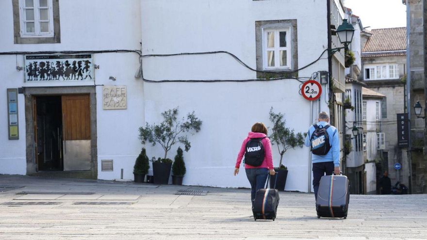 Consumo ordena a Airbnb que retire 9.600 anuncios de pisos turísticos ilegales en Galicia