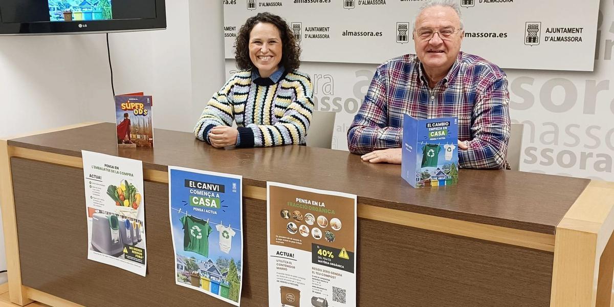 Almassora sortea los primeros 19 compostadores de orgánica para viviendas.