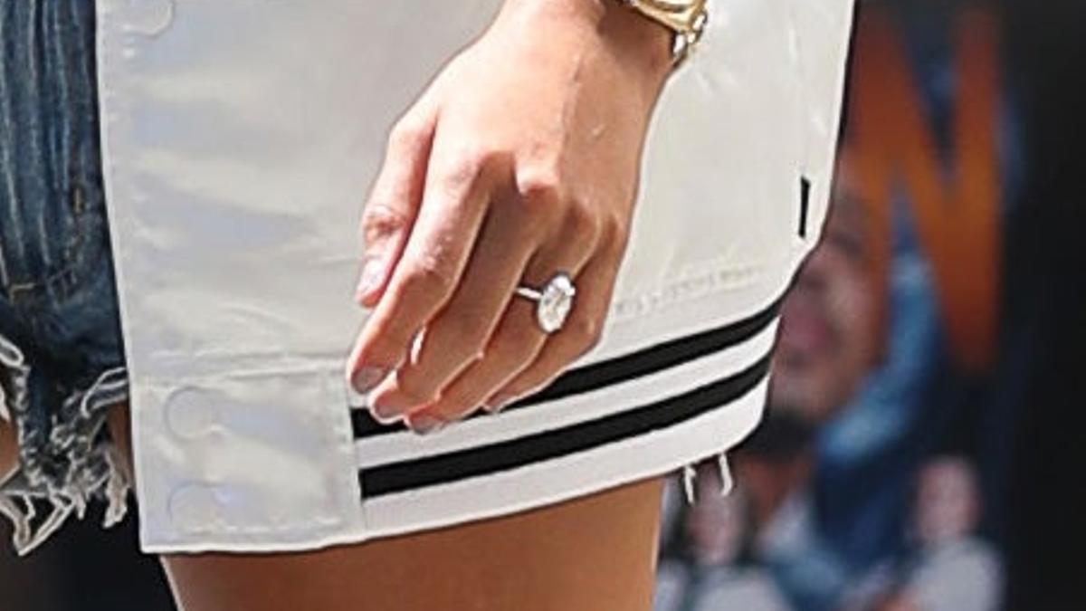 Igualito al de Blake Lively el anillo de Hailey Baldwin no es