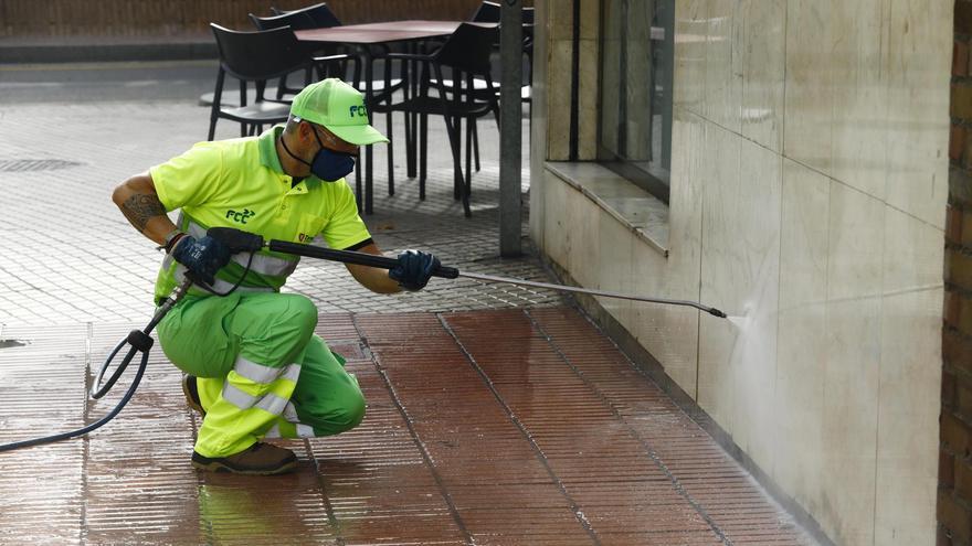 En marcha un plan extraordinario de limpieza contra las manchas y pintadas en todos los barrios de Zaragoza