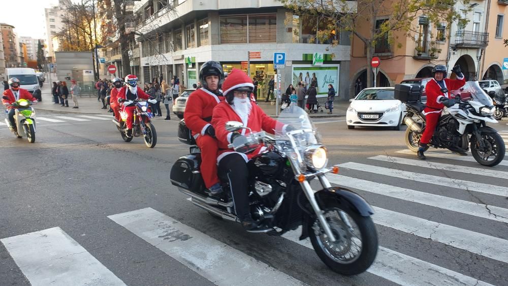 La ''papanoelada motera'' reuneix més de 700 motos a Girona