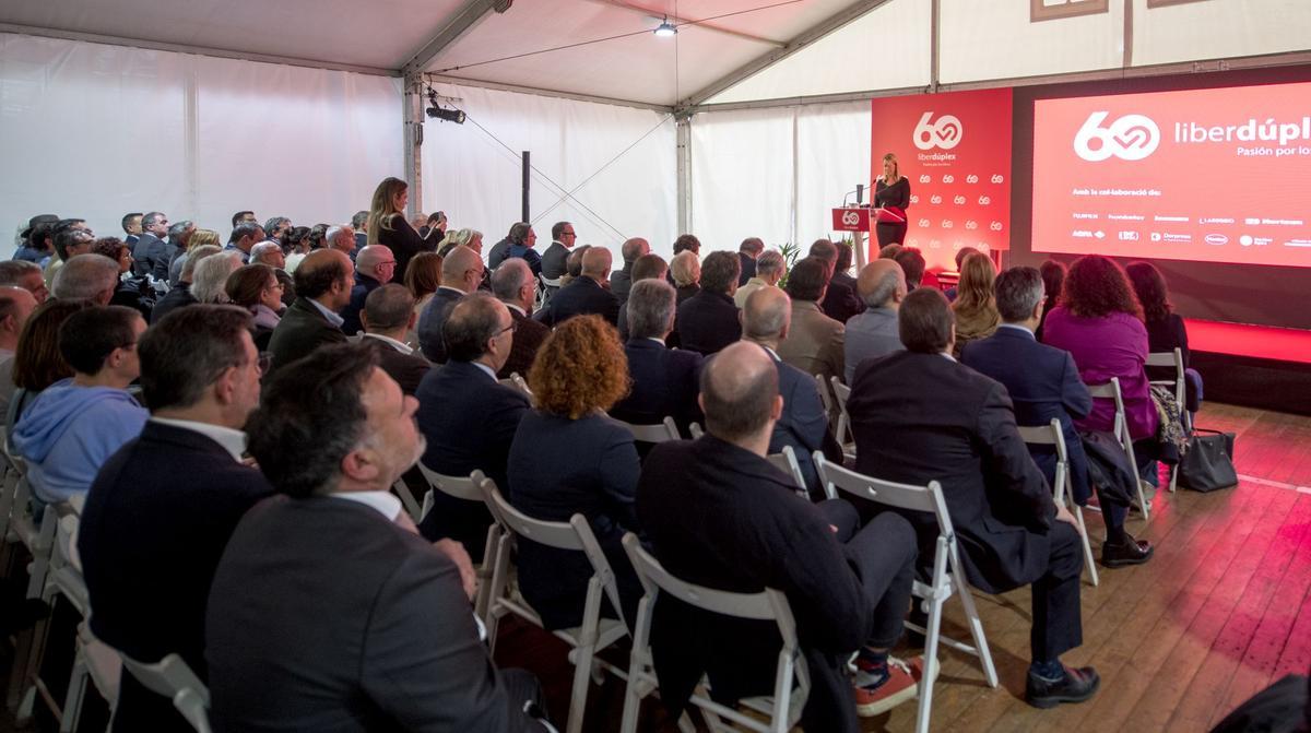 Maria Eugènia Gay, delegada del Gobierno en Catalunya, se dirige a los asistentes durante el acto de inauguración de la nueva planta de impresión de libros de Prensa Ibérica, Liberdúplex.