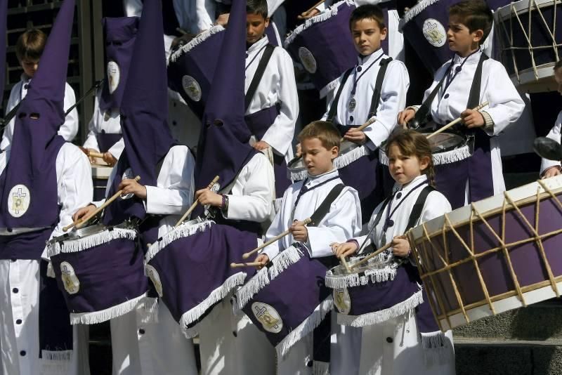 Imágenes de la procesión Abrazado a la Cruz