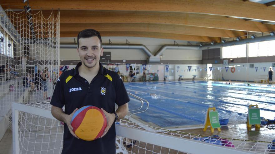 Riu, a la piscina del CW Figueres