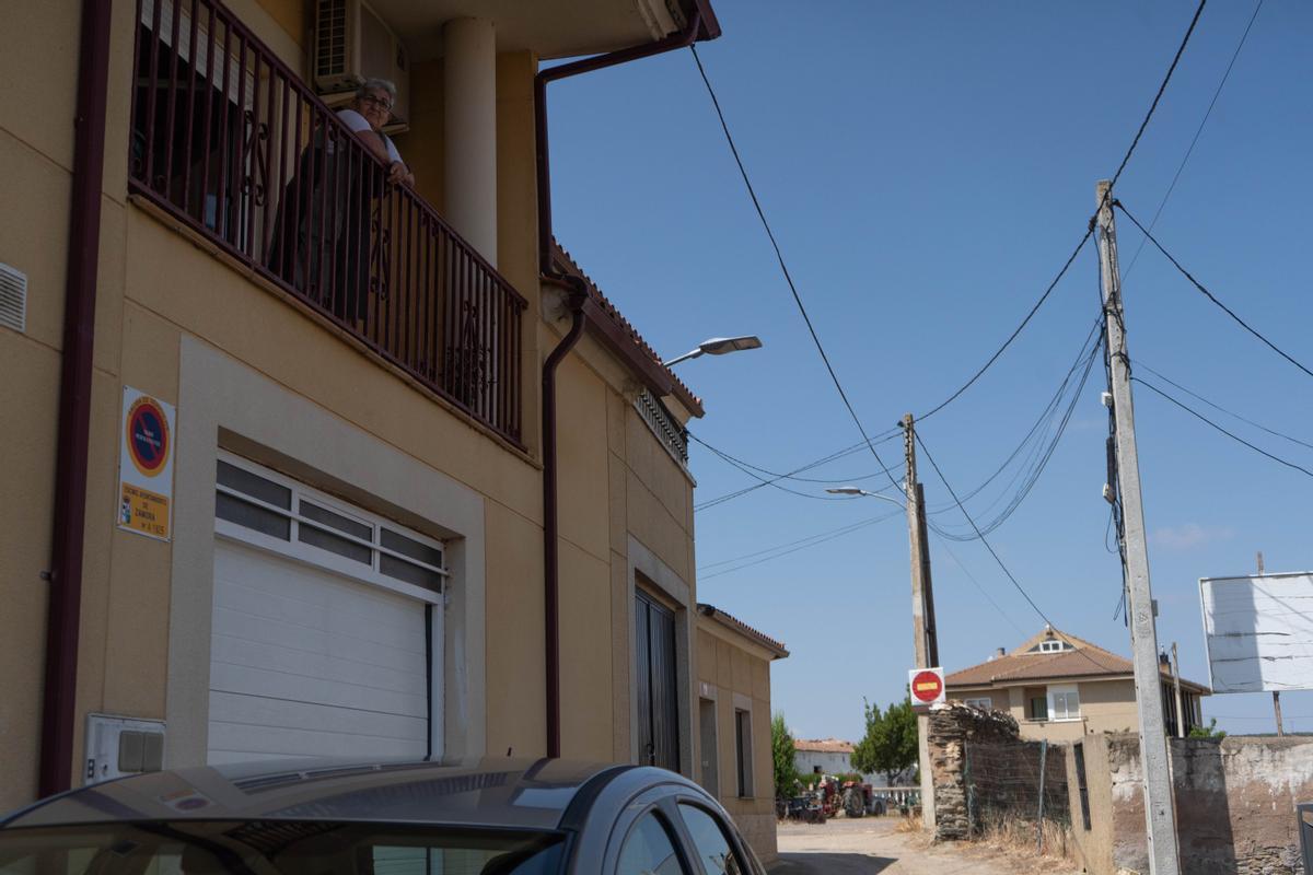 María, desde su balcón en el barrio de Carrascal.