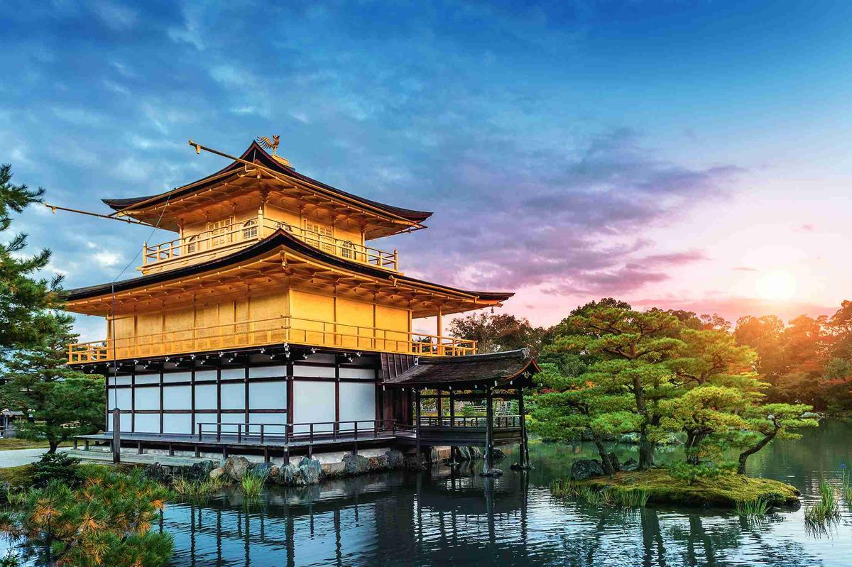 Kinkaku-ji, Pabellón Dorado, en Kioto es una visita que se realiza en las excursiones durante los cruceros.