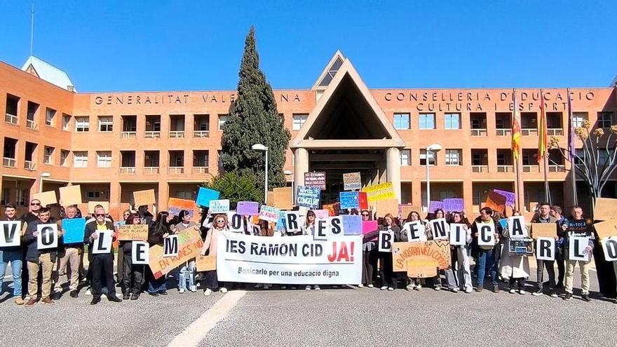 Educación promete desbloquear el nuevo IES Ramón Cid de Benicarló tras una jornada de protestas