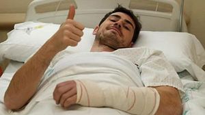 Florentino Pérez visita el porter a l’hospital després de l’operació.